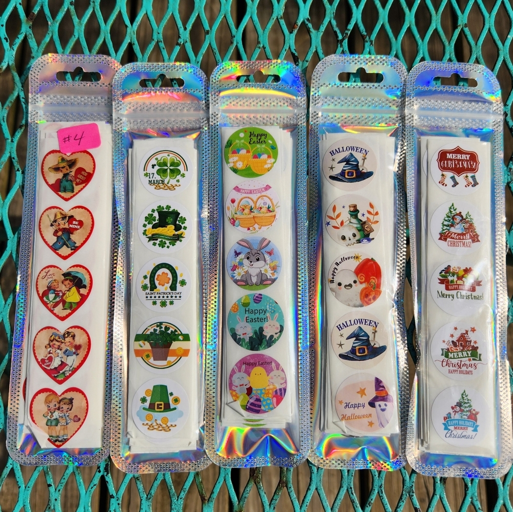 Five Hundred Assorted Seasonal Stickers # 4. - Picture 1 of 7